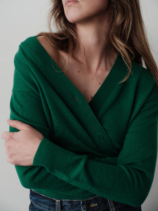 CISSA The Wrap Cardigan Grass Cashmere Blend. Model's arms are crossed and image is shot up close on a white background. 