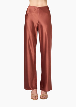 Cami NYC Bristol Mid Rise Pant Affogato. Product is shot up close on model against white background. 