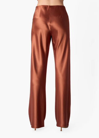 Cami NYC Bristol Mid Rise Pant Affogato. Model is wearing the product and it's shot up close on a white background. 