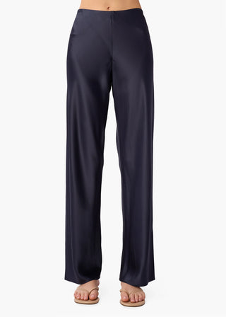 Cami NYC Bristol Mid Rise Pant Dark Wash. Product is shot up close on model and image is shot on white background. 