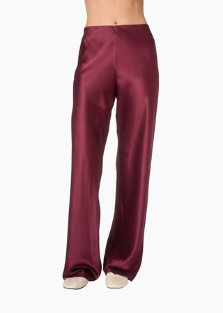 Cami NYC Bristol Mid Rise Pant Deep Plum. Model is wearing product. 