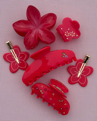 Emi Jay Big Super Bloom Clip in Beach Club. Hair clip displayed with other Emi Jay clips.