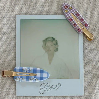 Glossy pink claw clips by Emi Jay, Strawberry Granita set with sparkle detail—perfect for girls with thick or fine hair.