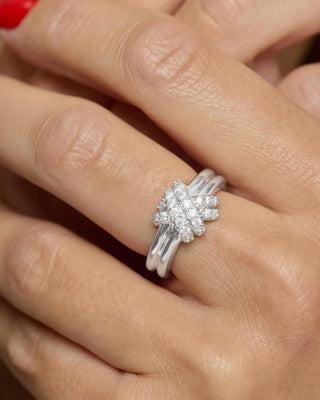 Melinda Maria Knot Crossed Ring
