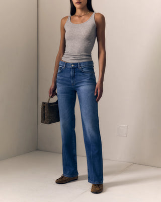 Le Jean Mid 90's Straight. Model is posing in the jeans and is posing in front of a white background. 