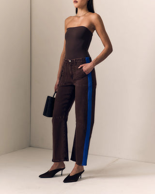 Le Jean Track Utility Soft Barrel. Model is wearing product.