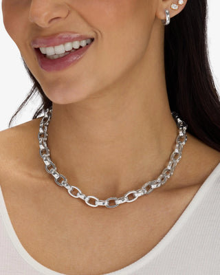 Melinda Maria Ashley Chain Link Necklace 9mm Silver. Model is wearing product.