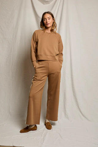 Perfect White Tee Nell Travel Raglan Sweatshirt Mocha