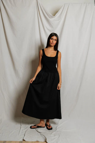 Perfect White Tee Fabiola Cotton Poplin Sleeveless Dress True Black. Model is wearing the dress and image is shot on white background. 