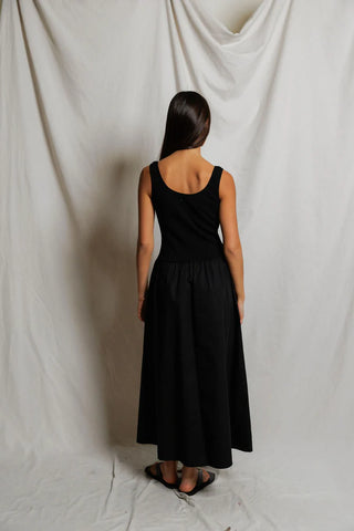 Perfect White Tee Fabiola Cotton Poplin Sleeveless Dress True Black. Model is wearing the dress and her back is to the camera. Image is shot on white background. 