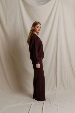 Perfect White Tee Oversized Ziggy Reverse Fleece Crew Neck Sweatshirt Cherry Lacquer. Model is posing in front of white background. 