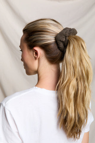 Perfect White Tee Ziggy Fleece Scrunchie Dark Olive. Model has scrunchie in. 