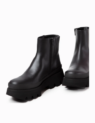 "paloma barcelo agni iris black" "paloma barcelo black boots" "paloma barcelo ankle boots" "paloma barcelo black sandals" "paloma barcelo about"