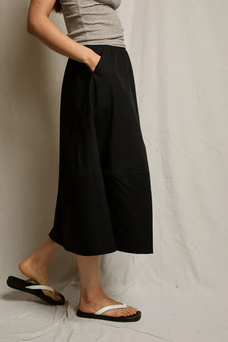 Perfect White Tee Minka Poplin A-line Skirt with Pockets True Black