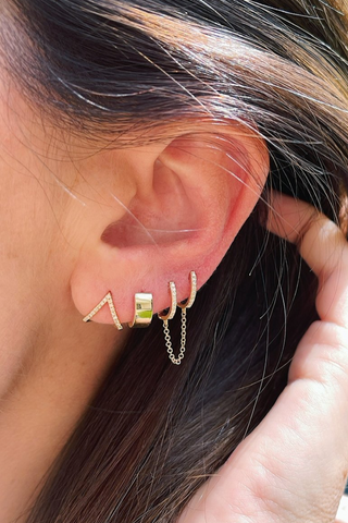 "diamond double huggie chain earring" "double chain huggie earrings gold" "double diamond huggie earrings" "double chain huggies" "double chain huggie earrings"